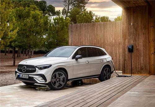 国产奔驰glc越野视频,驾驭极限，尽享驰骋快感