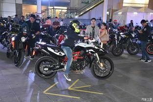 国产双缸机车街拍视频,街头实拍，尽展硬核动力美学