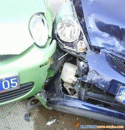 国产车对撞本田车视频大全