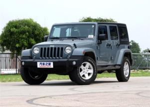 国产黑色牧马人试驾视频,硬派越野新选择，驾驭极限挑战  第2张